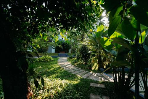 tuin, Le Vista Resort in Nenmeni