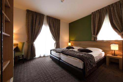 2 twin beds