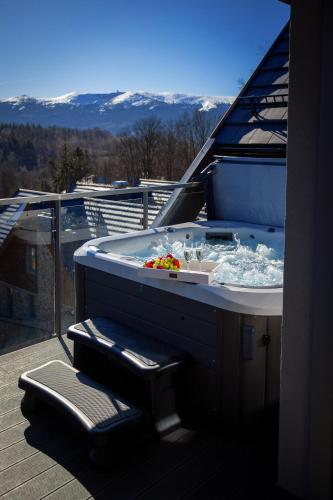 Kras-Resort Apartament 301 i 303 z widokiem na góry, prywatnym jacuzzi na tarasie i sauną, Шклярска-Поремба