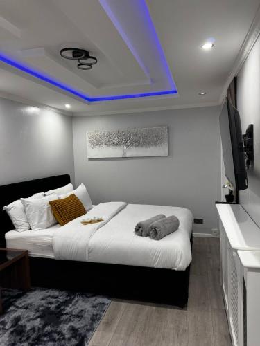 Paramount Luxe Loft- 3 bedrooms, 4 beds cosy home in Lee Chapel North