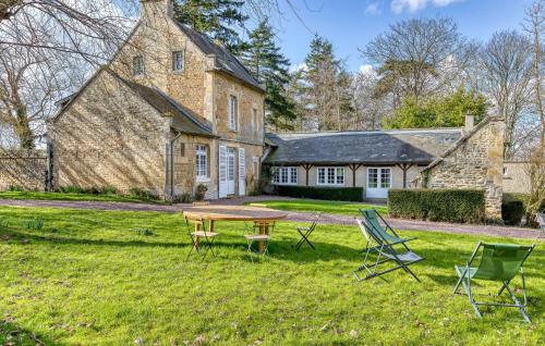 Pet Friendly Home In Baron-Sur-Odon gîte à louer Mouen