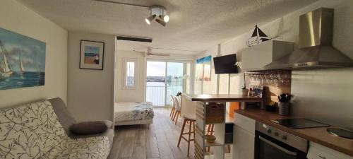 Appartement Vue Exceptionnelle sur la Mer, Piscine, Parking prive - Sur l'ile des Pecheurs near Bodega Buena Vista