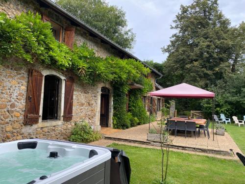 Iekārtas, Gite Les Saules, Pyrénées - Vues Imprenables sur les Montagnes, Piscine Jacuzzi (Gite Les Saules, Pyrenees - Vues Imprenables sur les Montagnes, Piscine Jacuzzi) in La Barthe-de-Neste