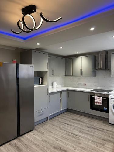 Paramount Luxe Loft- 3 bedrooms, 4 beds cosy home in Lee Chapel North