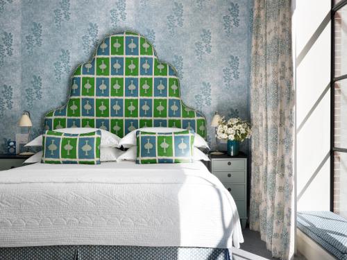Luxury King Room image 10