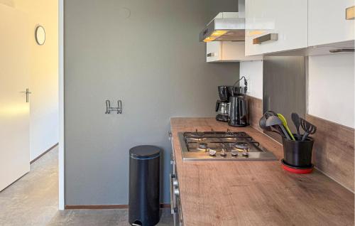 virtuve, 3 Bedroom Stunning Home In Hoeven in Hoeven (North-Brabant)