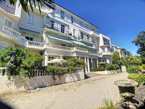 Home Riviera - Charming 2 BDR Duplex - image 2