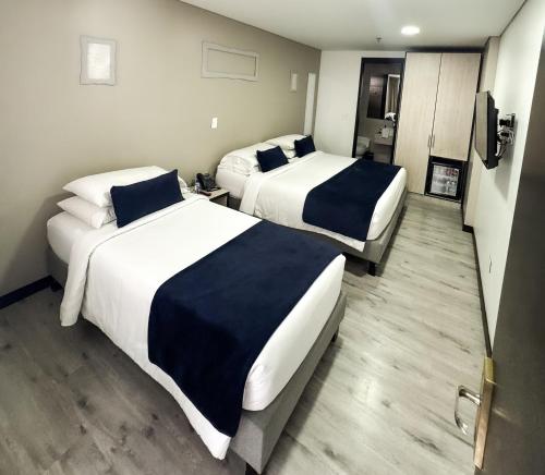 3 twin beds