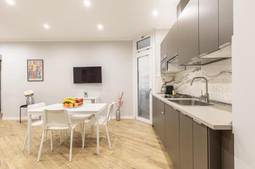 Hostly-Suite Apartment Laterano-Walk to Colosseum, Rome (photo 10)