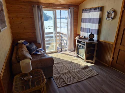 Dockside Cabin, Ardbeg (photo 2)