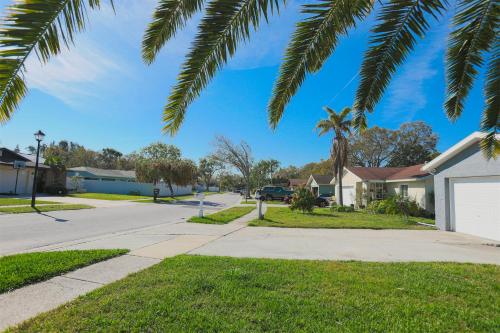 A környék, Pool, Playset, 15 min to Pier 60 at Cove Cay Oasis in Historic Bayview