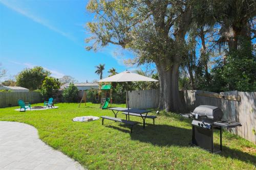 Létesítmények, Pool, Playset, 15 min to Pier 60 at Cove Cay Oasis in Historic Bayview