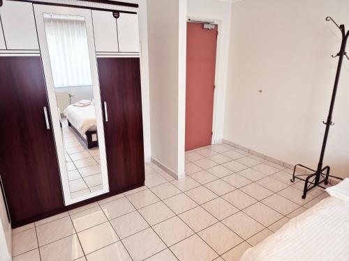 Flatpolis Brussels Airport Budget - image 7