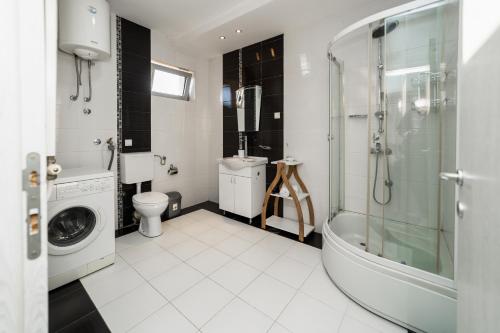 Ring Inn Apartments - image 13
