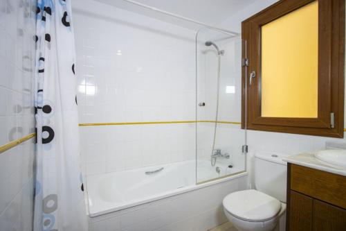 Apartment with Pool View  image 8