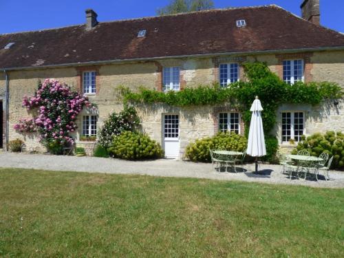 Pet friendly, spacious farmhouse on the Courtomer Estate, Normandy gîte à louer Courtomer