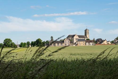 Pet friendly, spacious farmhouse on the Courtomer Estate, Normandy in Saint-Léonard-des-Parcs