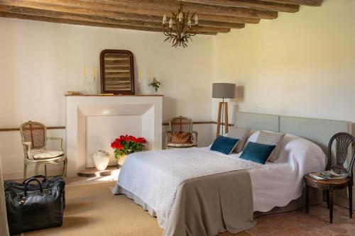 Pet friendly, spacious farmhouse on the Courtomer Estate, Normandy in Saint-Léonard-des-Parcs