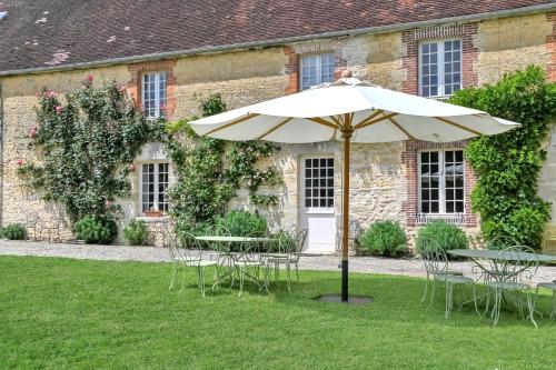 Pet friendly, spacious farmhouse on the Courtomer Estate, Normandy in Saint-Léonard-des-Parcs