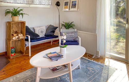 Nice Home In Borgholm With Sauna in 코핑스비크