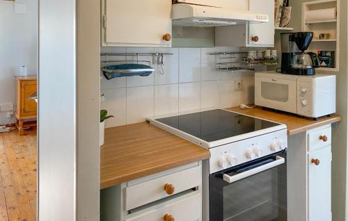 주방, Nice Home In Borgholm With Sauna in 코핑스비크