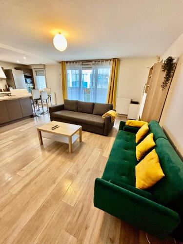 TOP !!! 3 chambres, climatisation, terrasse - Tap to explore photos