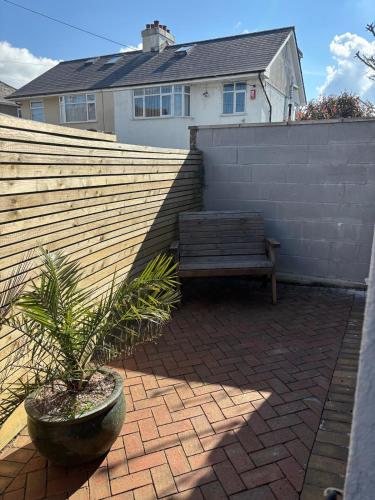 1 double bed studio with private access and parking, Plymouth (photo 7)