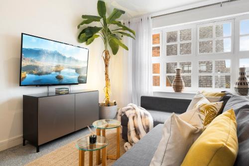 The Palm- City Centre 2 Bed, Sleeps 7, Netflix