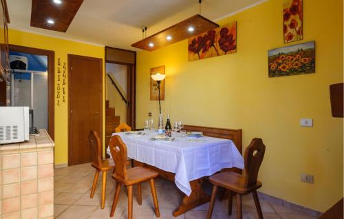 Konyha, 2 Bedroom Lovely Home In Frontale in Apiro