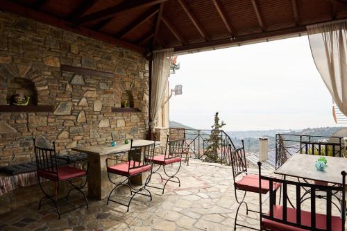 TERPOU StoneHouse and Suites "StoneHouse" in Agios Vlasios