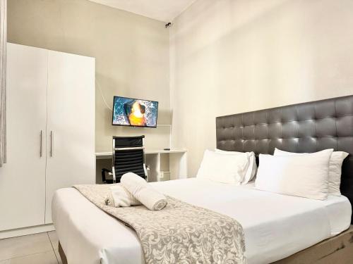 Basic Double Room image 7