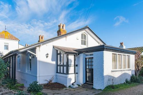 Whitecliff by Keepers Cottages