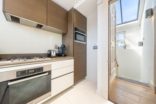 The Mayfair Residence - image 11