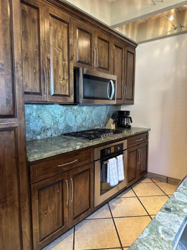 LLC1236 - Lakeside Landing condo, South Lake Tahoe (photo 5)