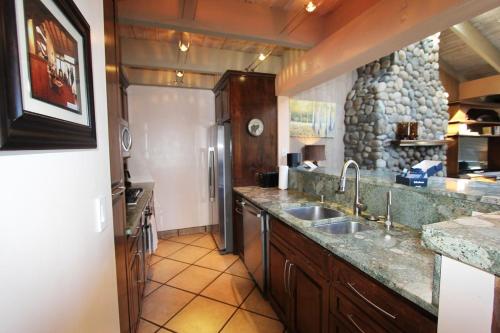 LLC1236 - Lakeside Landing condo, South Lake Tahoe (photo 7)