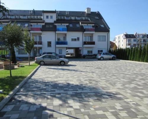 Zöld zafír (Zold zafir) in Sárvár
