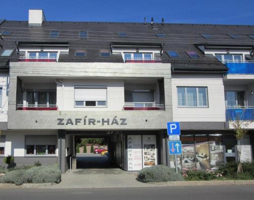 Zöld zafír (Zold zafir) in Sárvár