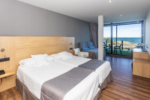 Family Room with Sea View and Terrace