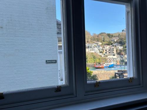 The Slipway Suite Fowey Harbour & Parking 1 Min The Slipway Suite Fowey Harbour & Parking 1 Min