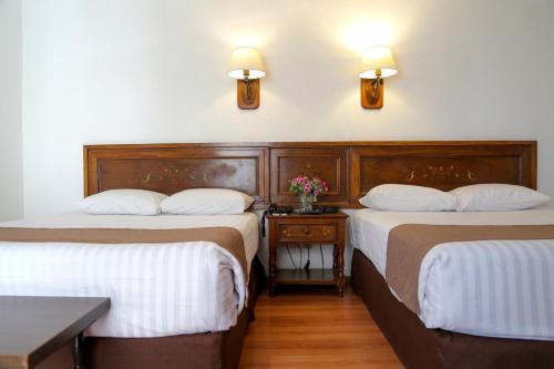 Queen Room with Two Queen Beds image 3