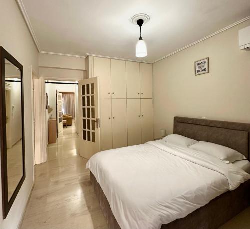 Mamour Apartments, Near Tram & 8' to Beach, Queen Bed Comfort 4