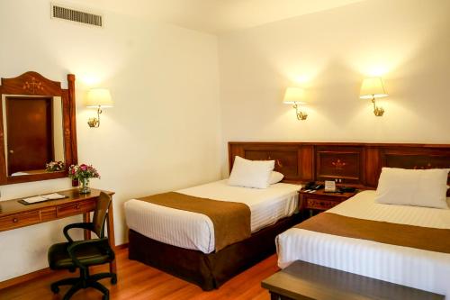 Standard Twin Room image 2