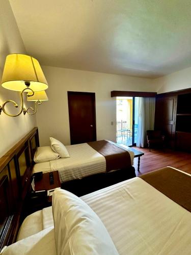 Standard Twin Room image 3