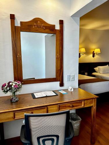 Standard Twin Room image 4