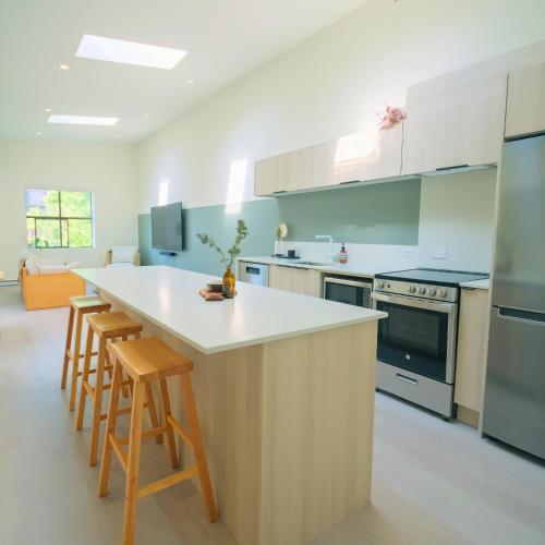 Newly Renovated 1 Bedroom Condo in Japantown! Near Gastown & Railtown! in Vancouver, Canada