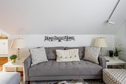 Charming 2BR Getaway with Modern Comforts in Bridgeport, USA