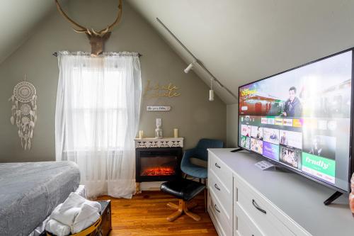 Charming 2BR Getaway with Modern Comforts in Bridgeport, USA