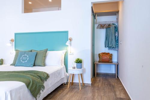 Deluxe Suite with Sea View image 10