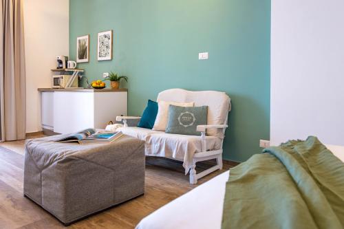 Deluxe Suite with Sea View image 7