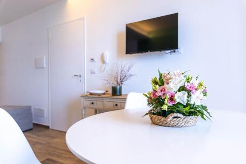 Deluxe Suite with Sea View image 3